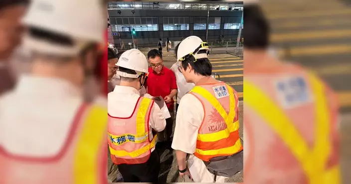 鯉魚門道鹹水管爆裂致路陷 全線封閉搶修晚上6時半重開一線