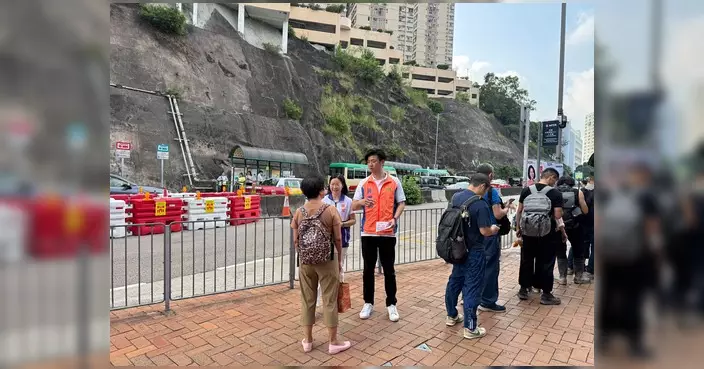 葵涌西服務團隊荔景站外設流動服務站 街坊關注B10新皇崗口岸巴士班次