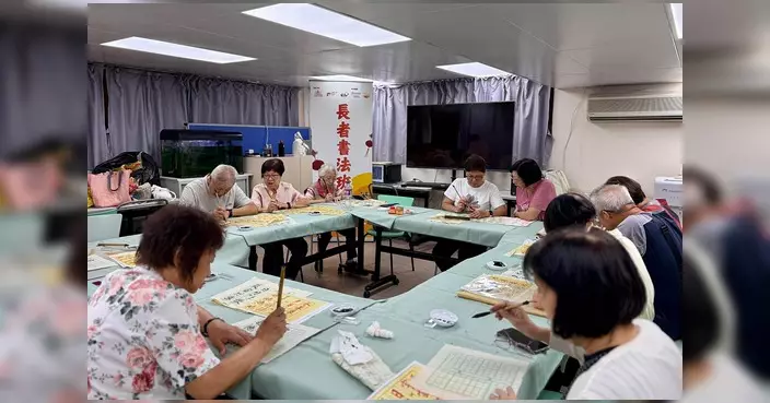 沙田市中心關愛隊辦書法班 街坊專注練字促進鄰里交流