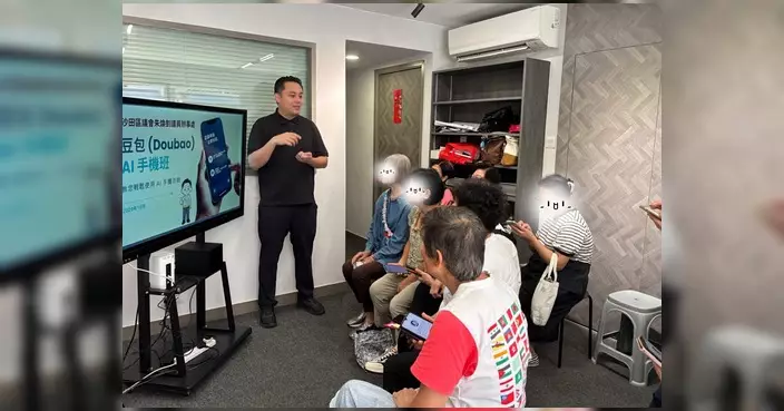 朱煥釗辦AI手機班 教長者用豆包三大功能融入數碼生活