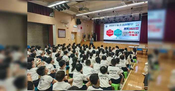 灣仔警區人員到軒尼詩道官立小學辦守法講座 推廣High Five文化